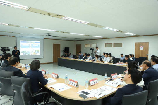 문영호 한국과학기술정보연구원(KISTI) 책임연구원이 27일 한국과학기술기획평가원 혁신전략연구소가 개최한 정책 콜로키움에서 발표를 하고 있다. KISTEP 제공
